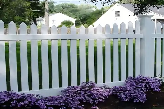 Horizontal vs. Vertical PVC Fencing: A 2026 Comparison